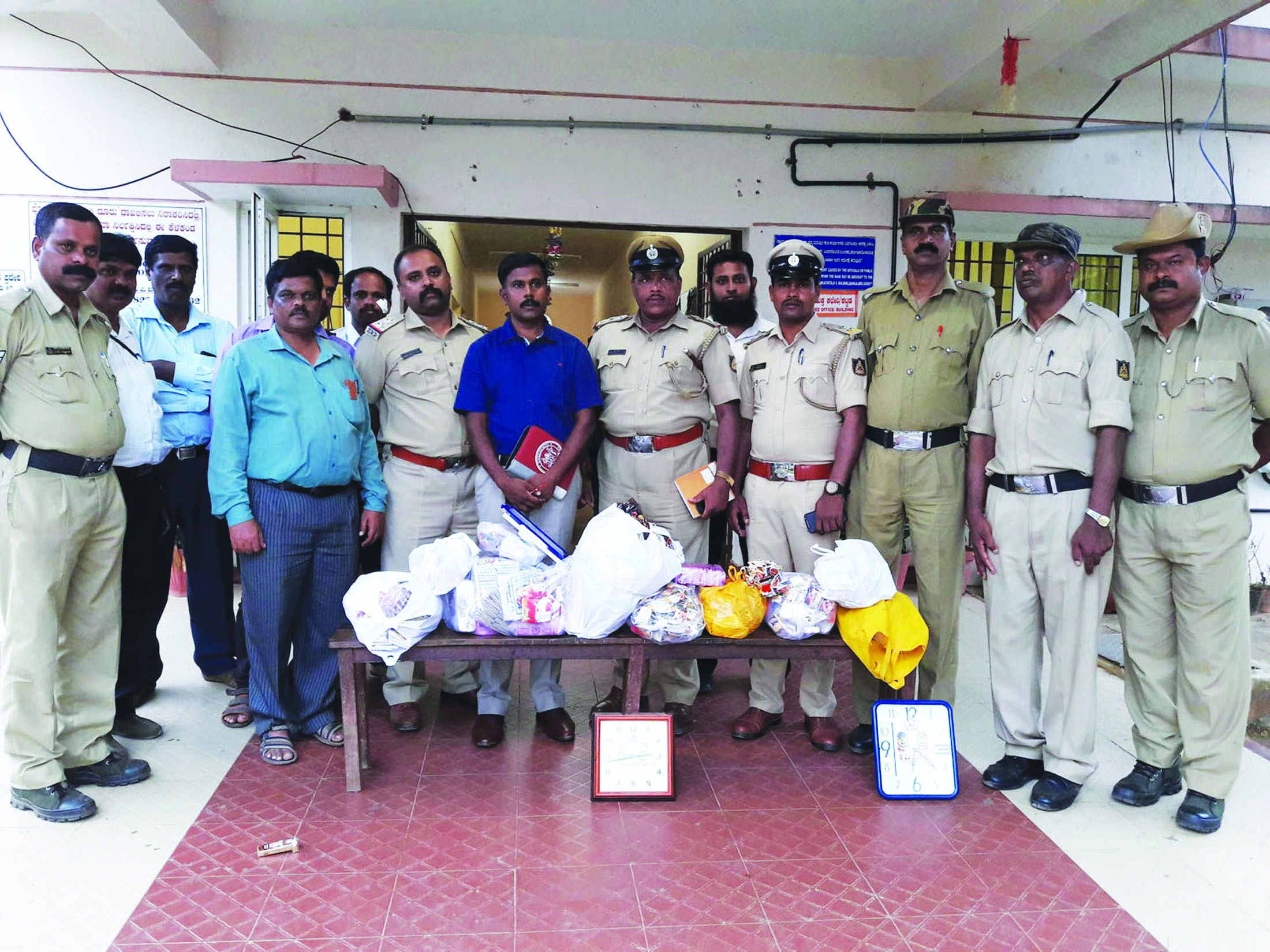 ತಹಶೀಲ್ದಾರ್ ಸಹಿತ 15 ಅಧಿಕಾರಿಗಳಿಗೆ ದಂಡ